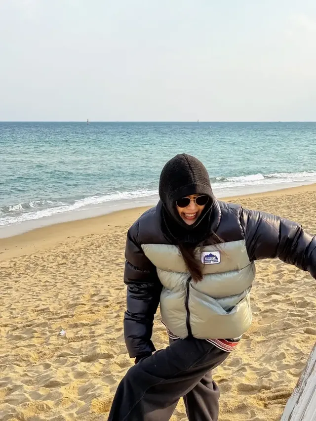 바라클라바 스타일링 | 선글라스와 니트 후드로 완성한 