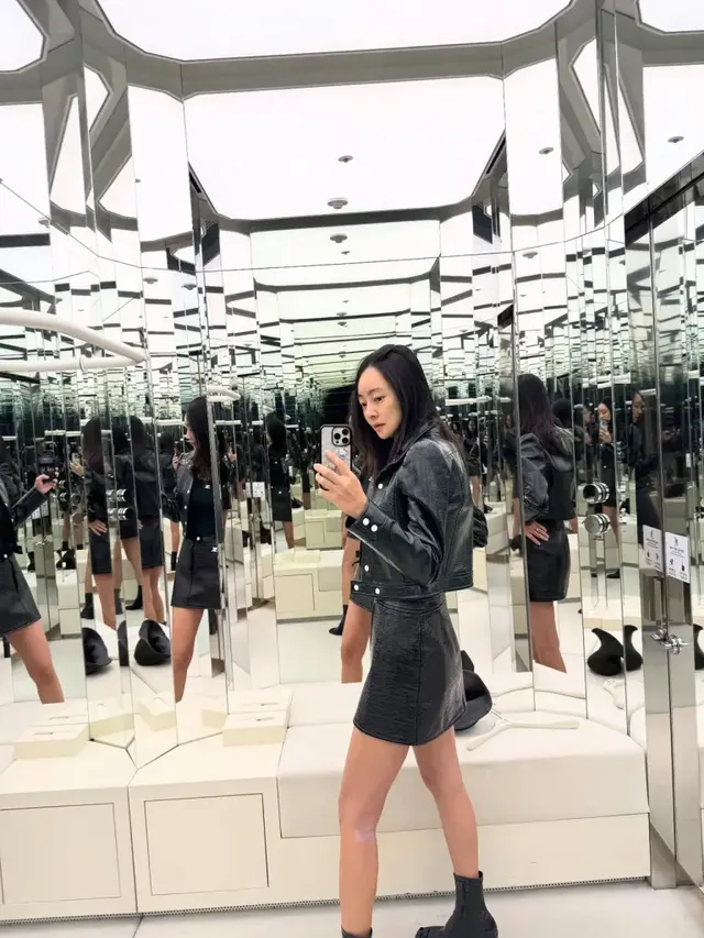 #광택레더 #로고포인트 | 거울 미로 속에서도 숨겨지지 않는 서효림의 독보적인 아우라 /사진=서효림 인스타그램