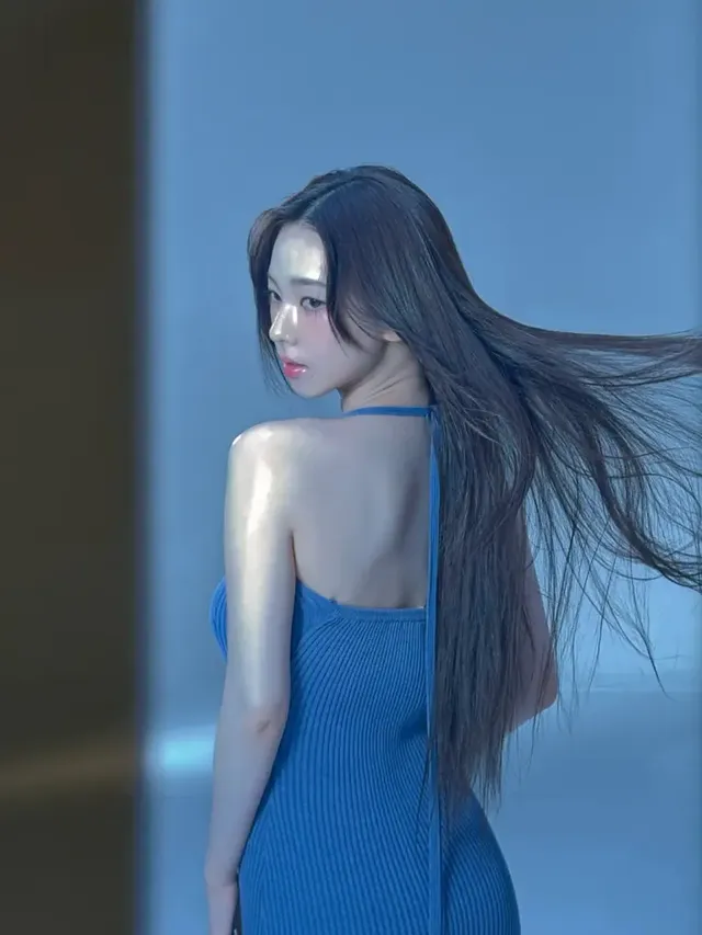 #블루니트원피스 | 조명보다 더 눈부신 블루 니트 룩으로 