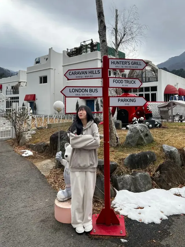 쯔양 겨울 데일리룩 | 이정표보다 눈에 띄는 화사한 