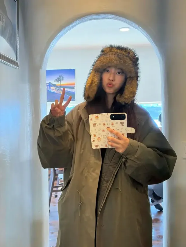 왕방울 퍼 햇 | 대관령 칼바람도 비켜갈 기세의 압도적 머리 크기(모자 덕분) /사진=설현 인스타그램