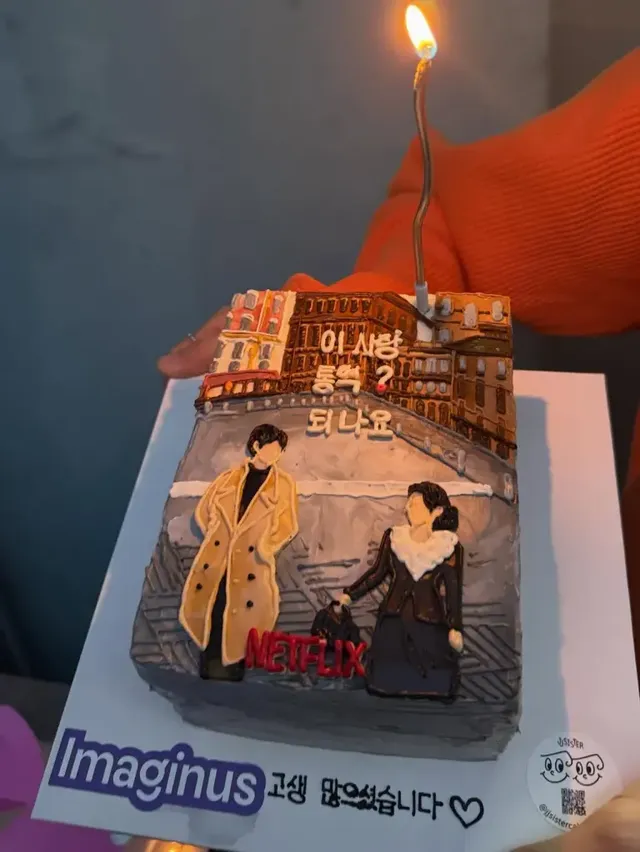 기하학 미니 드레스 | 신비로운 조명 아래서 더 돋보이는 고혹적인 실루엣 /사진=고윤정 인스타그램