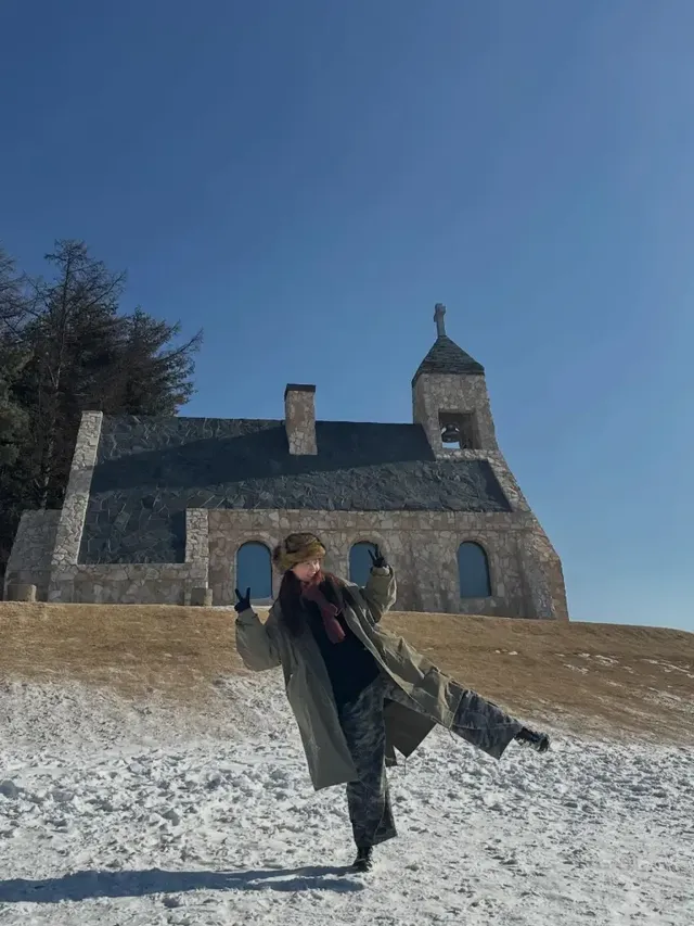 공중 부양 | 껴입어도 가벼운 몸놀림, 이것이 대관령 고프코어의 묘미 /사진=설현 인스타그램