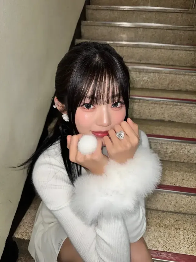 하트 링 포인트 | 화려한 주얼리와 인형 같은 미모의 완벽한 조화 /사진=하이키 인스타그램