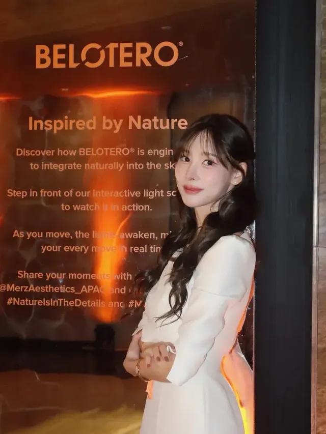 이나연 드레스 | 앰배서더 송혜교 만나러 온 ‘성덕’의 화이트 공주님 자태 /사진=이나연 인스타그램