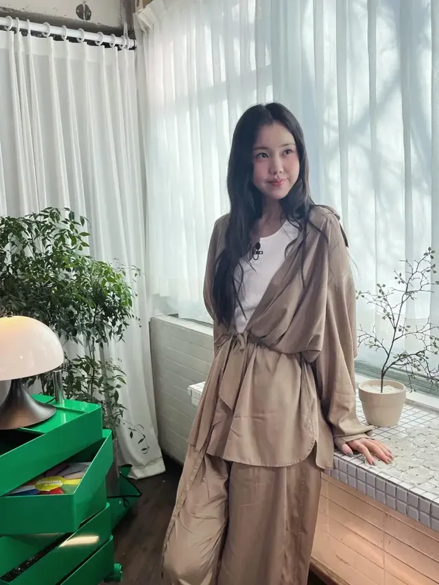 홈웨어 무드 | 슬리퍼까지 완벽하게 맞춘 감성 가득 