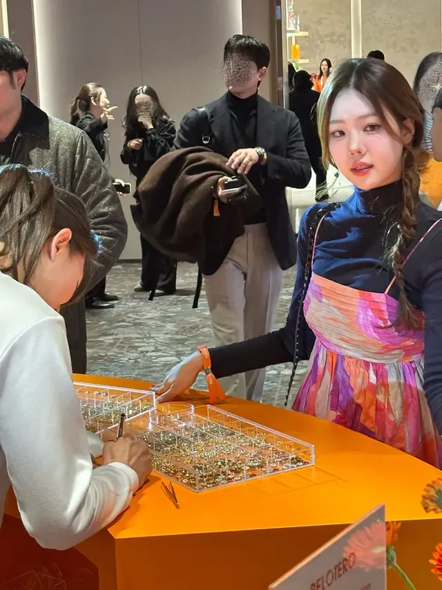 체험형 미모 | 실험 기구 앞에서도 빛나는 조민지의 무결점 비주얼 /사진=조민지 인스타그램