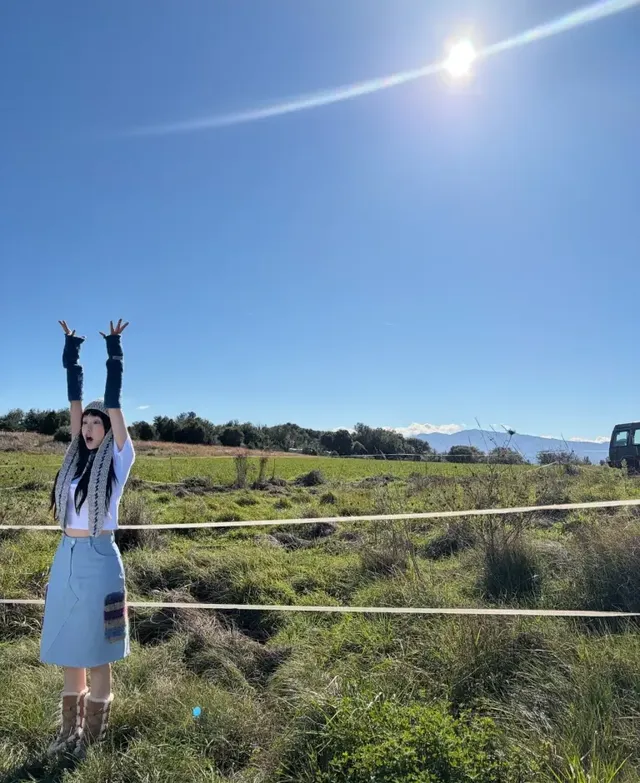 #마법사츄 #니트지팡이 | 이 지팡이만 있으면 어디든 갈 수 있어, 츄의 신비로운 모험 도구 /사진=츄 인스타그램