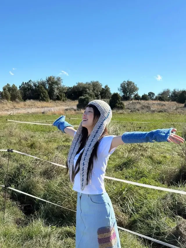 #햇살맛집 #보닛요정 | 알프스 소녀도 탐낼 법한 귀여운 크로셰 보닛으로 완성한 윈터룩 /사진=츄 인스타그램