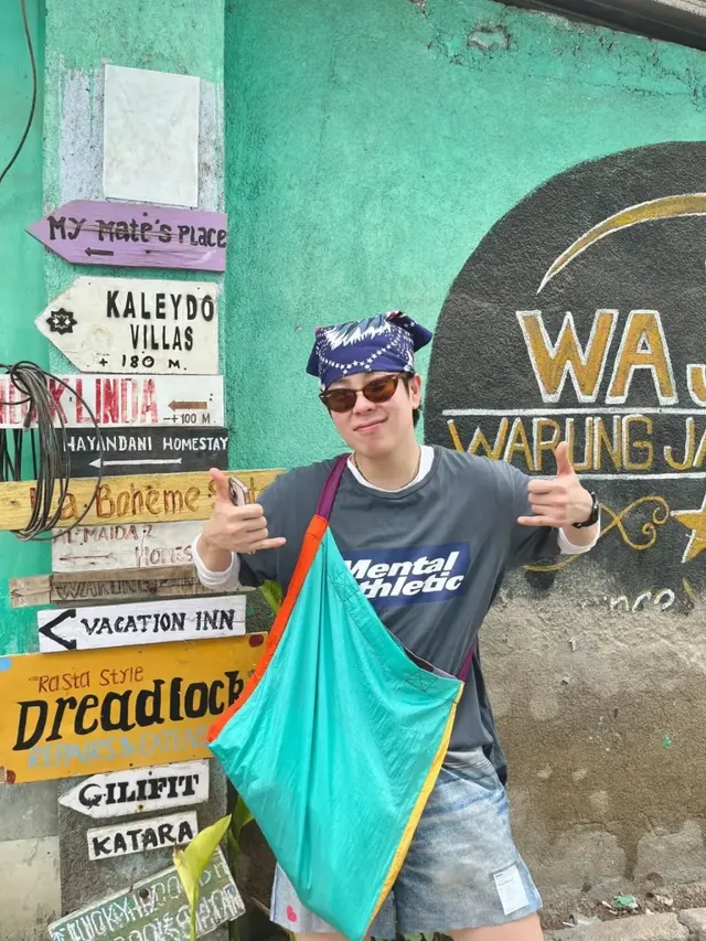 반다나 & 레이어드 룩 | 야자수 아래서 돋보이는 레트로 무드의 스트릿 스타일링 /사진=표지훈 인스타그램