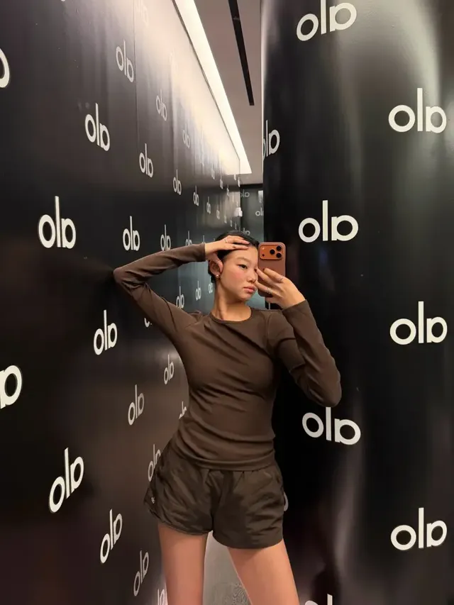 헬스장 런웨이 | 운동복마저 명품처럼 소화하는 배윤영의 탄탄한 보디라인 /사진=배윤영 인스타그램