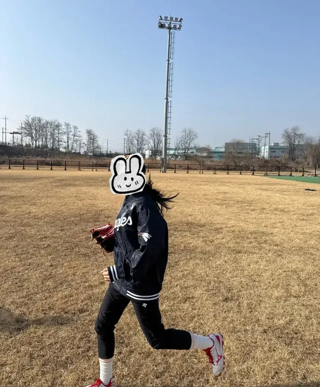 그라운드 위에서 질주 본능 깨우는 김민지 | 카메라 셔터 속도보다 빠른 국가대표의 발 /사진=김민지 인스타그램