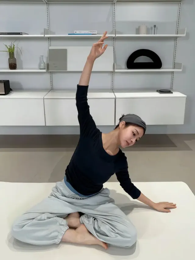 #헤드밴드 #운동자극 | 굴욕 없는 옆모습을 완성하는 힙한 헤어 액세서리 디테일 /사진=강소라 인스타그램