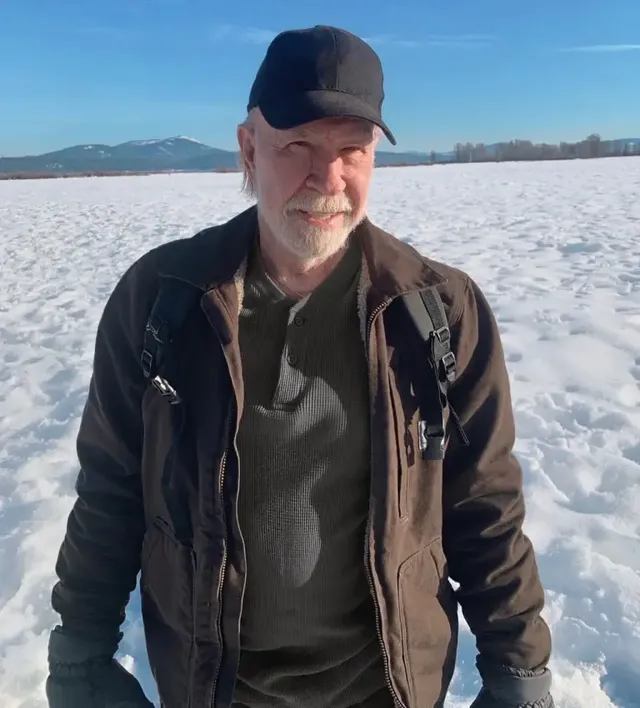 설원의 척 노리스 | 추위도 뚫지 못한 전설의 카리스마, 눈조차 녹일 듯한 따뜻한 미소 /사진=척 노리스 공식 SNS