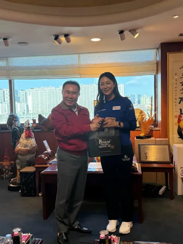 윤홍근 회장과 만난 윤이나 | 비거리 비결은 혹시 황금올리브? 든든한 지원군과의 한때 /사진=윤이나 인스타그램