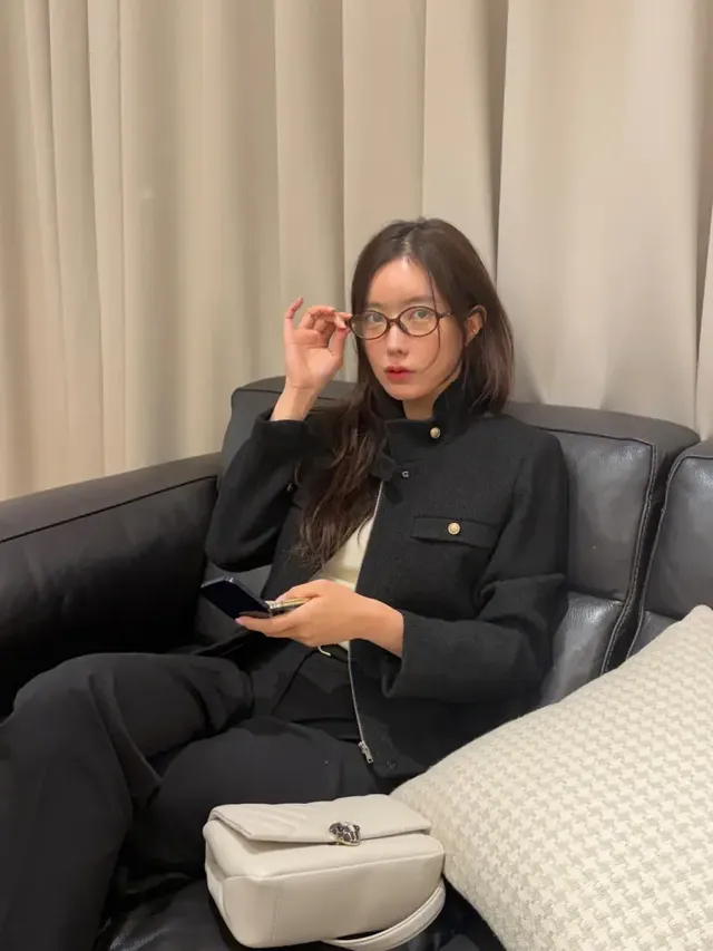 곰 인형 모먼트 | 엉뚱한 포즈로 완성한 사랑스러운 반전 매력 /사진=임수향 인스타그램