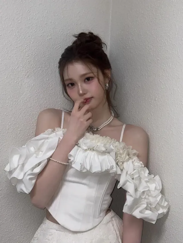 화이트 러플 | "생크림인가 사람인가" 구름 같은 볼륨감도 찰떡 소화 /사진=정세비 인스타그램