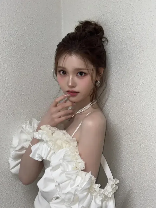 진주 스타일링 | 진주보다 영롱한 눈빛, Z세대의 워너비 아이콘 등극 /사진=정세비 인스타그램