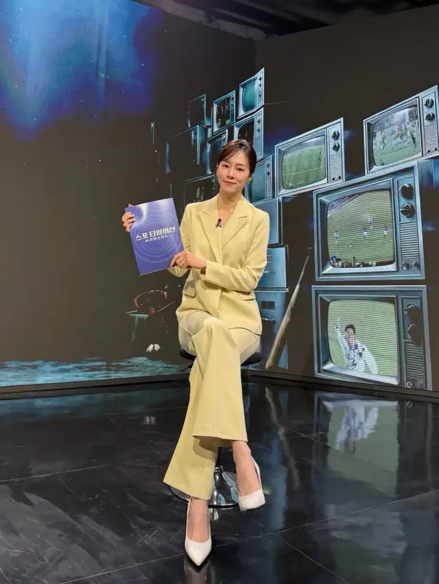 와이드 슬랙스 코디 | 다리 길이를 무한 확장시키는 영리한 셋업 활용의 예 /사진=노윤주 인스타그램