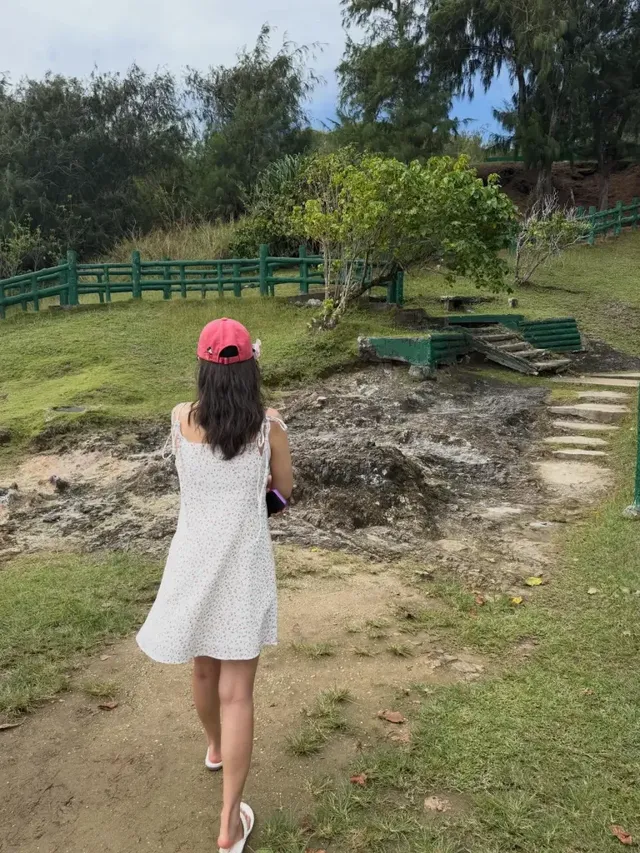 청순한 뒷태 | 리본 디테일 원피스로 뽐낸 뒷모습마저 완벽한 서머룩 /사진=신지 인스타그램