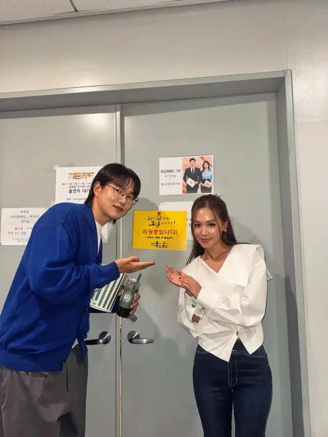 스마트 캐주얼 | 장성규와 함께 찰떡 호흡을 자랑하며 뽐낸 완벽한 데님 핏 /사진=김희정 인스타그램