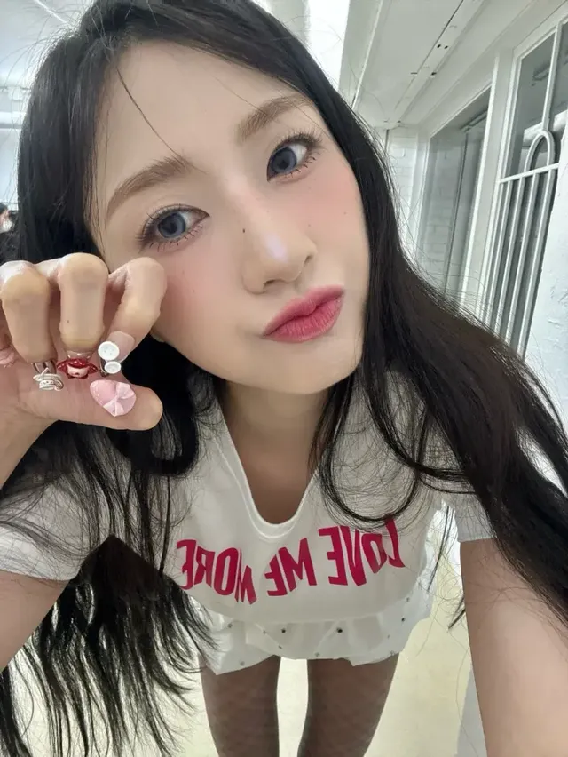 글리터 메이크업 | 콧날 위 글리터가 신의 한 수, 클로즈업을 부르는 무결점 미모 /사진=오하영 인스타그램