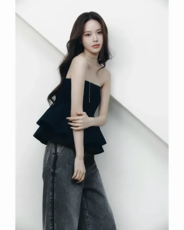 시크 비주얼 | 무결점 이목구비와 모던한 무드가 만난 화보의 정석 /사진=방지민 인스타그램