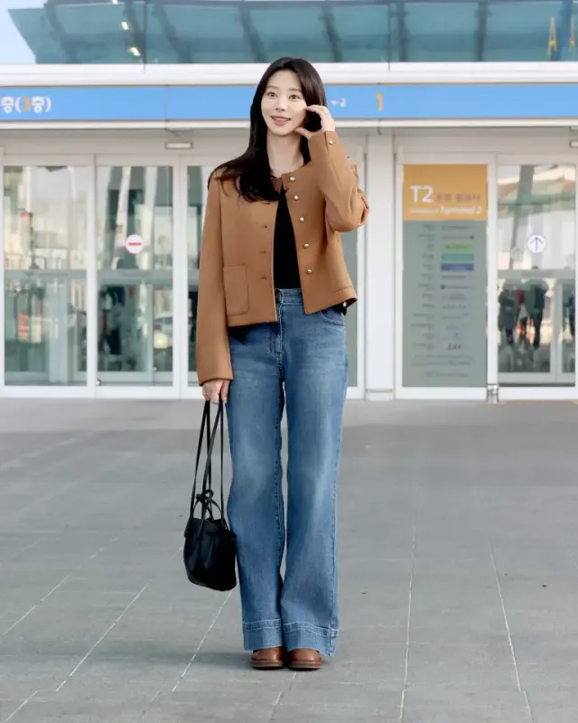 이주빈의 우월한 비율이 돋보이는 전신 컷 | 여유로운 미소가 인상적이다 /사진=시슬리(SISLEY) 제공