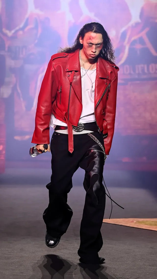  /사진=제목: 에드리엘로스, 서울패션위크 '탐욕' 컬렉션 성료 