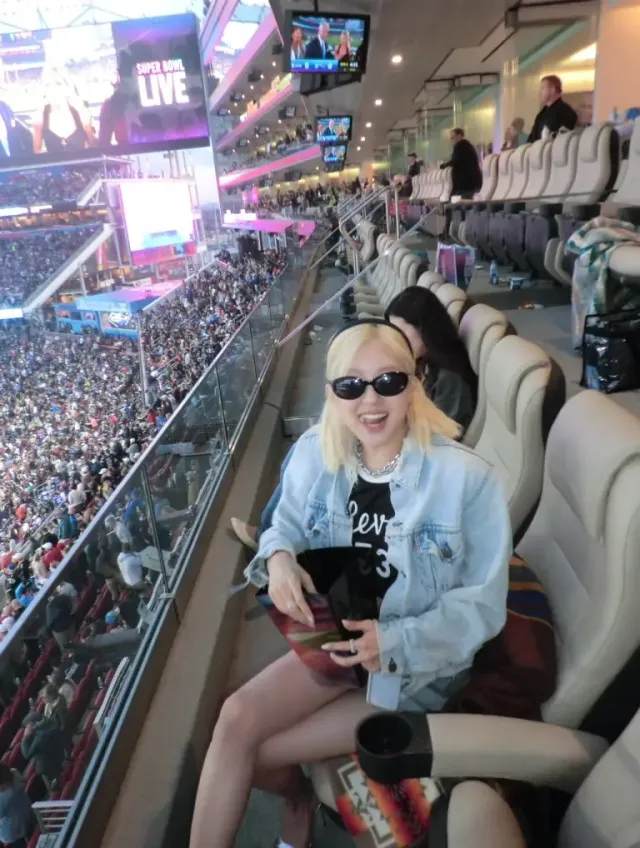 크롭 톱 & 오버사이즈 선글라스 | 