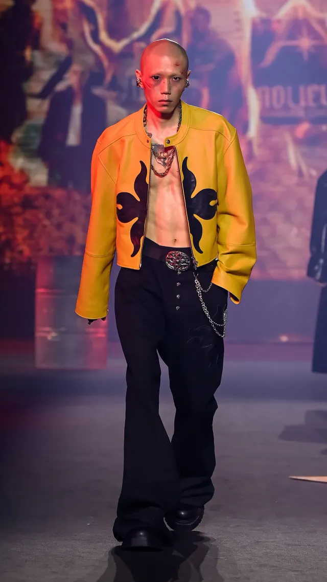  /사진=제목: 에드리엘로스, 서울패션위크 '탐욕' 컬렉션 성료 