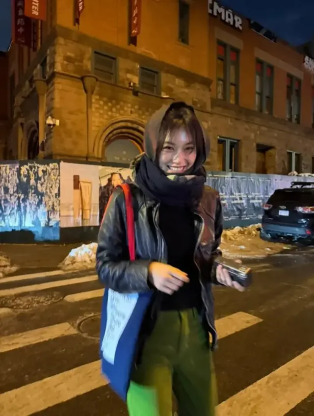 쇼트커트 & 스모키 메이크업 | 헝클어진 머리칼과 강렬한 눈빛으로 완성한 압도적 아우라 /사진=김도연 인스타그램