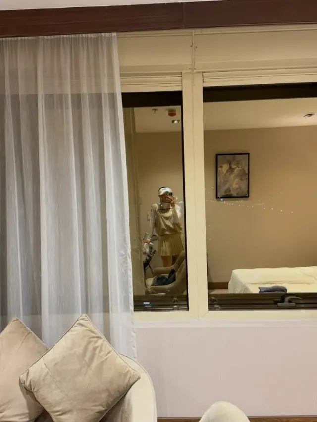 박혜준 프로 | 거울 셀카로 완성한 완벽한 8등신 비율과 차분한 베이지 룩의 조화 /사진=박혜준 인스타그램