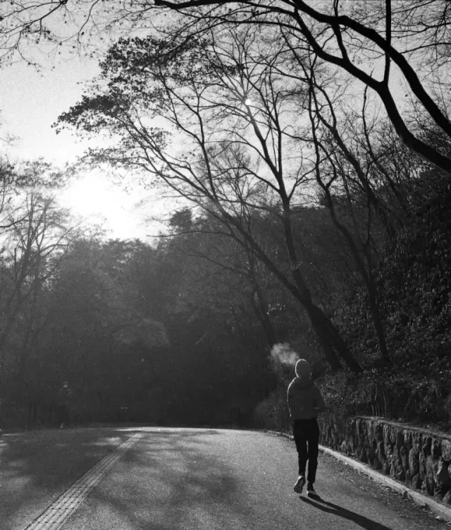 원진아 | "올해도 건강하게" 탄탄한 복근이 돋보이는 거울 셀카 /사진=원진아 인스타그램