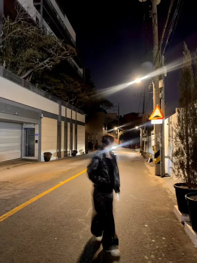 스트릿 셋업 | 흔들리는 앵글도 뚫고 나오는 압도적인 블랙 크러시 아우라 /사진=니콜 인스타그램