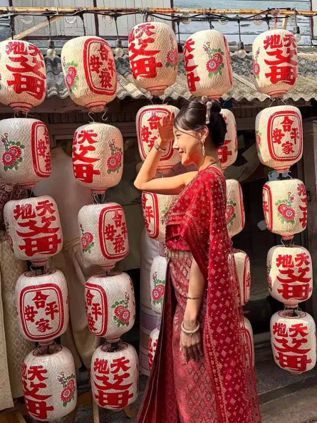 사바이 & 골드 벨트 | 고대 사원의 계단을 런웨이로 만드는 압도적인 드레스 자태 /사진=조인영 인스타그램