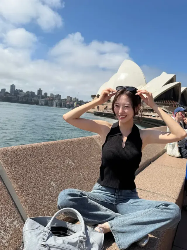 오벌 선글라스 | 장난기 가득한 표정과 찰떡궁합인 선글라스 스타일링 /사진=송다혜 인스타그램