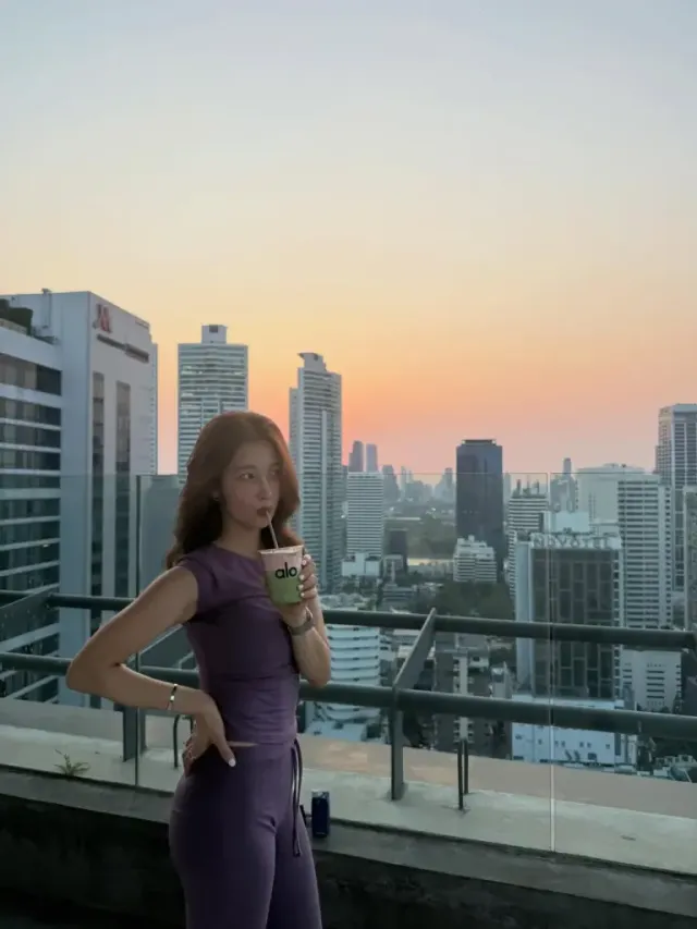 도심 속 요가 무드 | 빌딩 숲 사이에서 빛나는 건강하고 에너제틱한 존재감 /사진=남지현 인스타그램