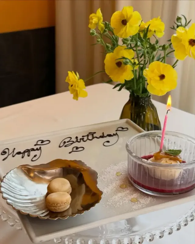 벌스데이 플레이트 | 초콜릿 레터링과 달콤한 디저트로 완성한 생일 인증샷 /사진=이서 인스타그램