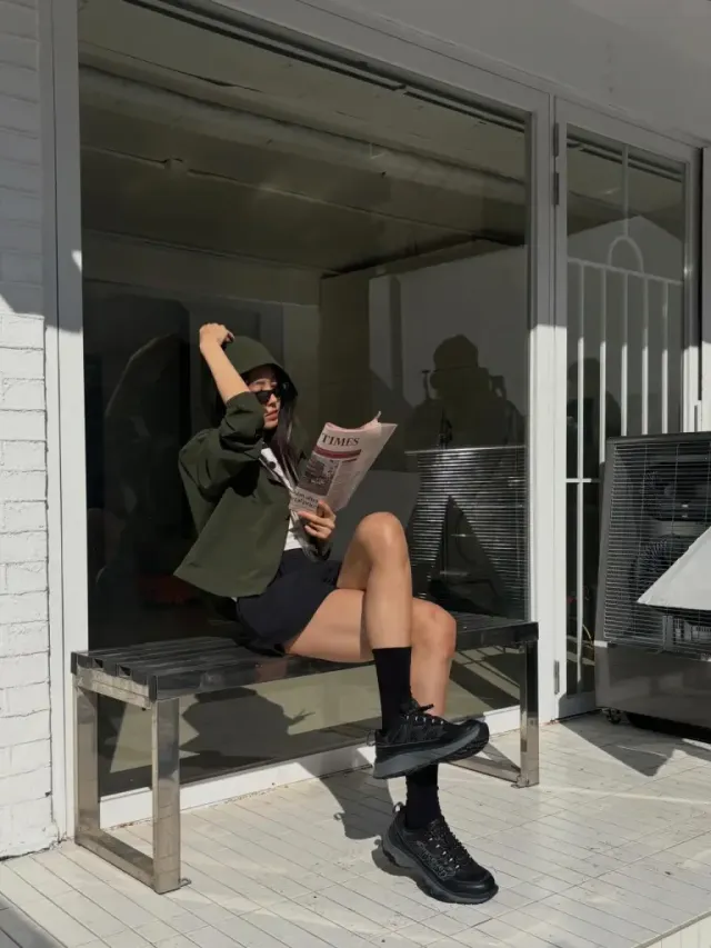 내추럴 메이크업 | 몽환적인 눈빛과 자연스러운 헤어 연출로 자아낸 신비로운 분위기 /사진=손나은 인스타그램