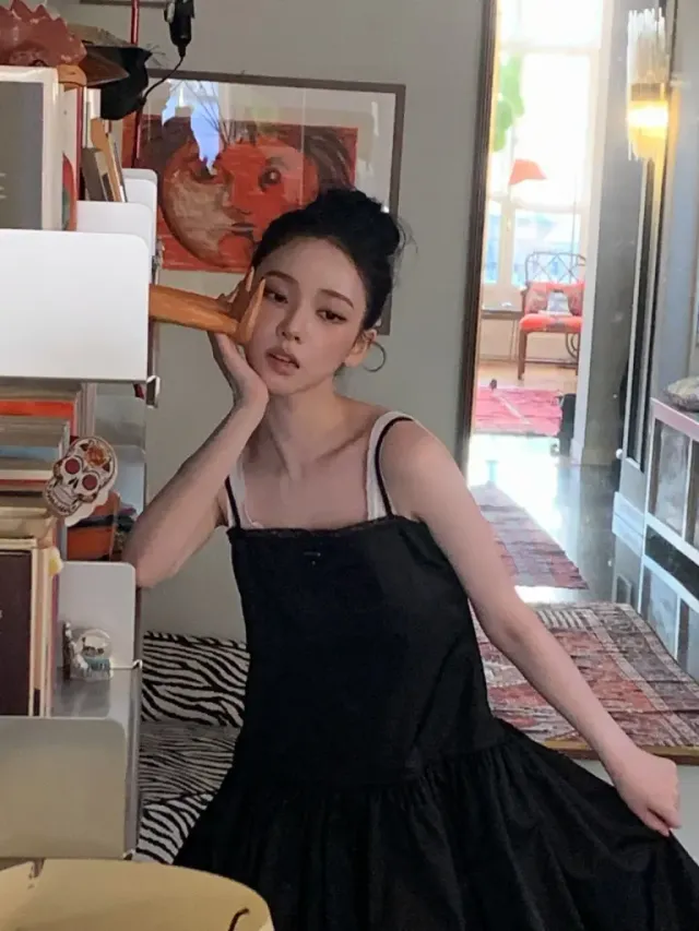 업스타일 헤어 | 가녀린 목선을 강조하며 완성한 완벽한 이브닝 무드 /사진=에스파 카리나 인스타그램