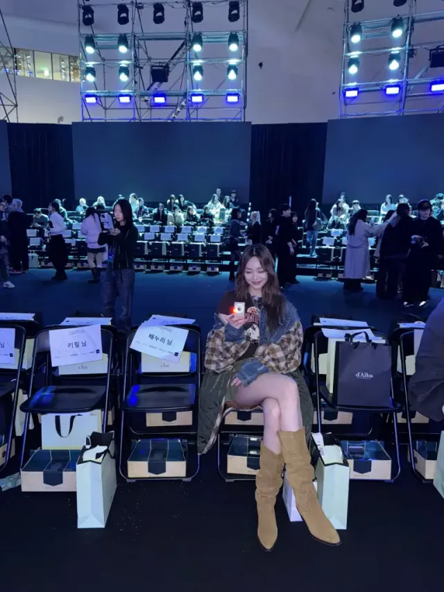 #서울패션위크 #프런트로우 | 화려한 쇼장 분위기를 압도하는 한재인의 독보적인 아우라와 뷰티 룩 /사진=한재인 인스타그램