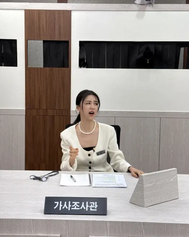 박하선과 이혼숙려 캠프 깃발 | 부드러운 미소 뒤에 숨겨진 날카로운 통찰력 /사진=박하선 인스타그램