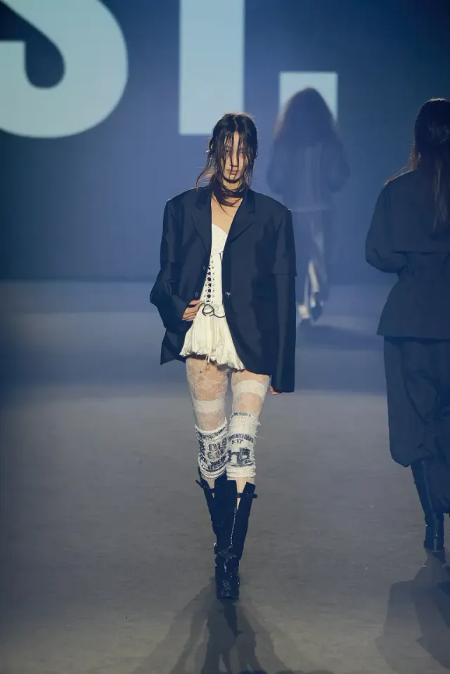  /사진=홀리넘버세븐, ‘변형’ 주제 2026 F/W 컬렉션 공개 