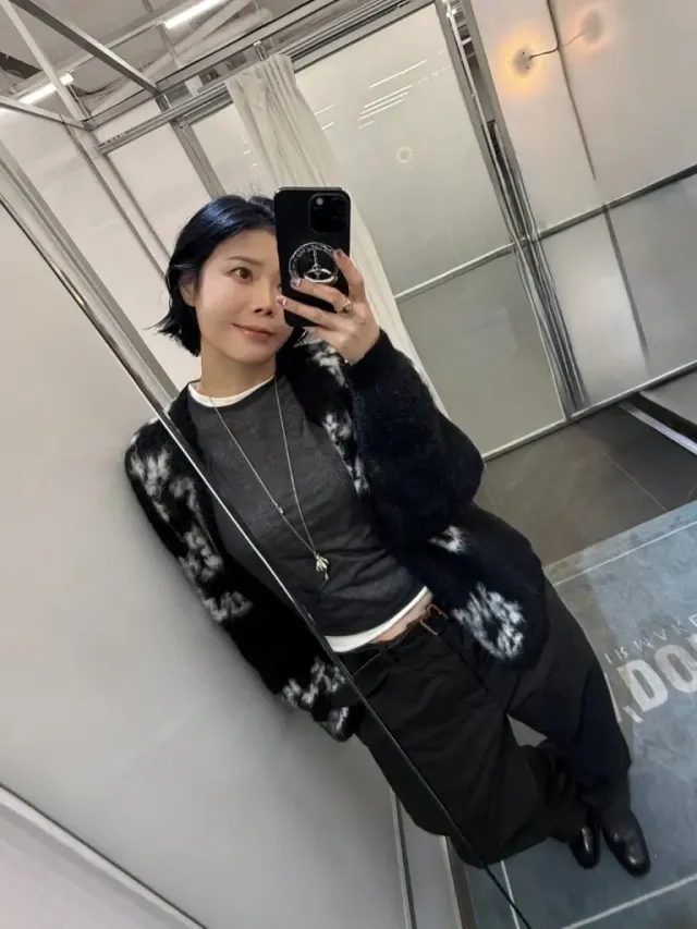 뿔테 안경, 글로우 메이크업 | 안경으로 포인트를 준 지적인 분위기와 투명한 피부 표현 /사진=린 인스타그램