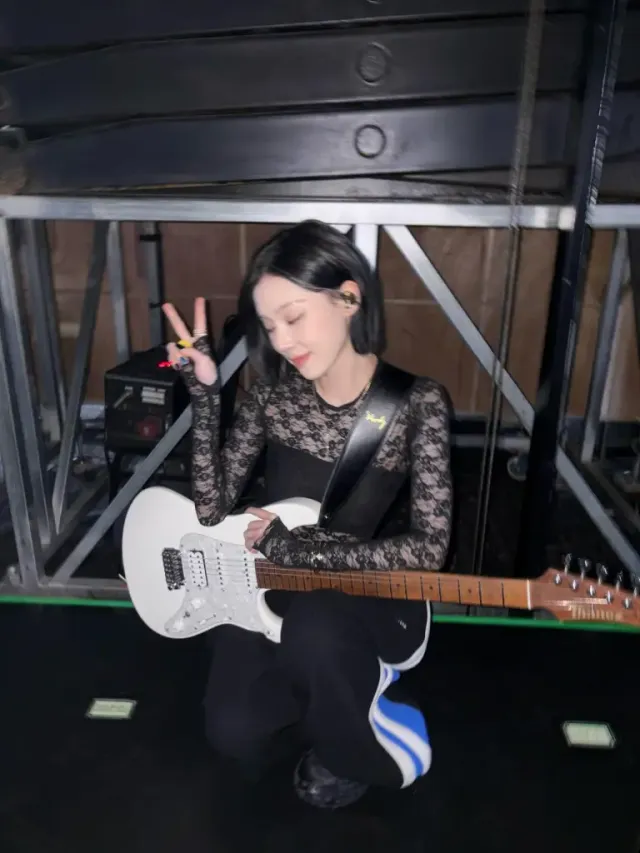 하이레그 포인트 | 과감한 골반 라인 노출로 뽐낸 압도적인 피지컬 /사진=에스파 윈터 인스타그램