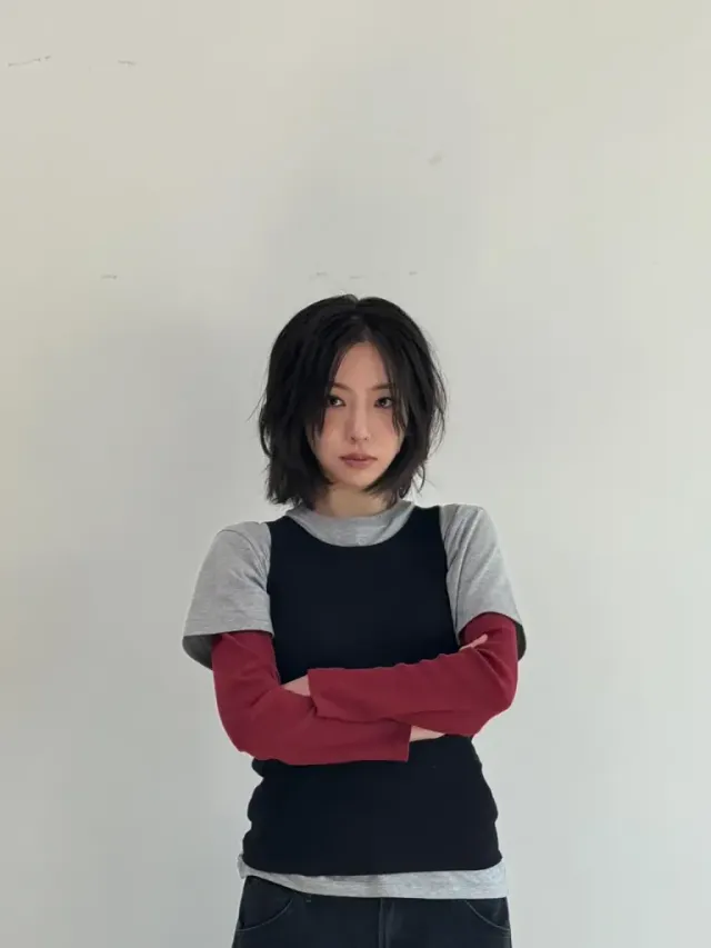 다크 데님 자켓 | 절제된 스타일링으로 강조한 모델 이진이의 압도적 마스크 /사진=이진이 인스타그램