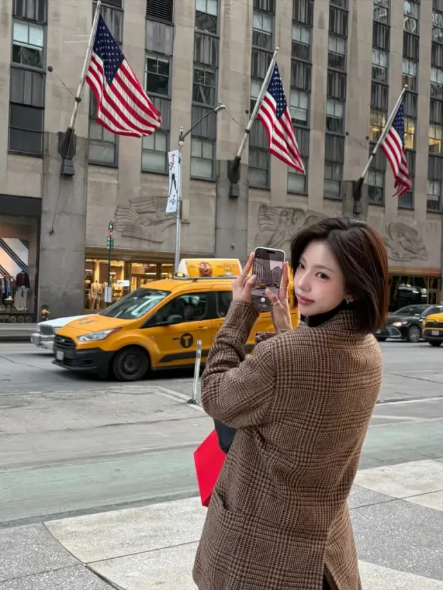 보이핏 체크 자켓 | 26SS 시즌의 정취를 미리 맛보는 감각적인 뒷모습 /사진=김고은 인스타그램