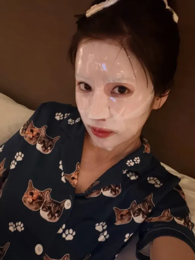 고양이 패턴 파자마 | 귀여운 캣 프린팅이 돋보이는 네이비 컬러의 홈웨어