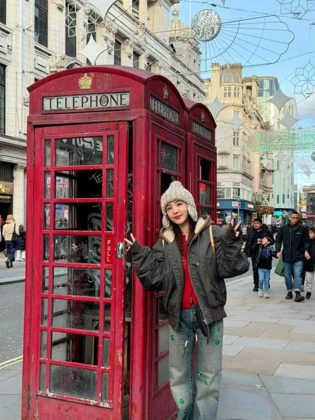 데님 미니 백팩 | 루이비통 로고가 각인된 빈티지한 블루 데님 소재의 백팩 /사진=산다라박 인스타그램